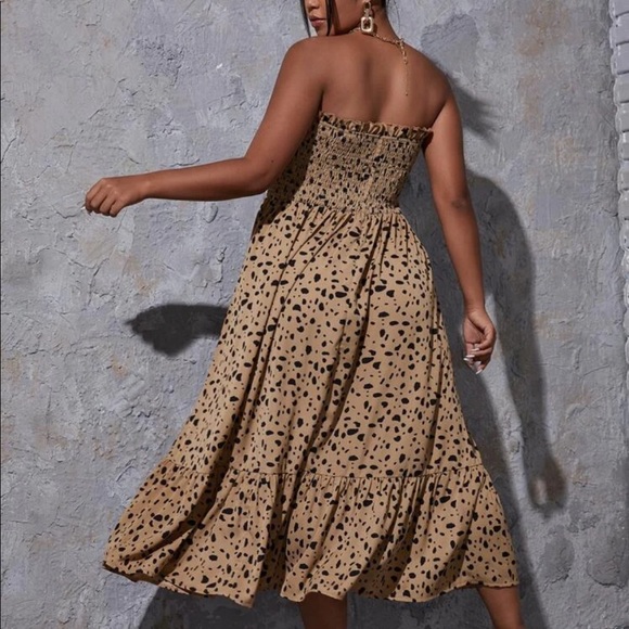 Dalmatian dot shirred maxi dress - Picture 2 of 5